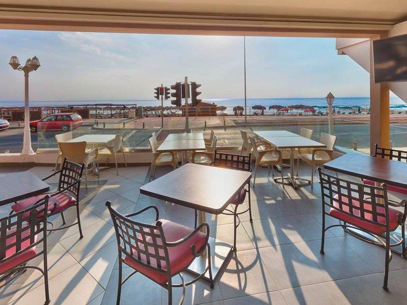 Mackenzie Beach Hotel Larnaca Intérieur photo