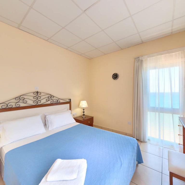 Mackenzie Beach Hotel Larnaca Extérieur photo