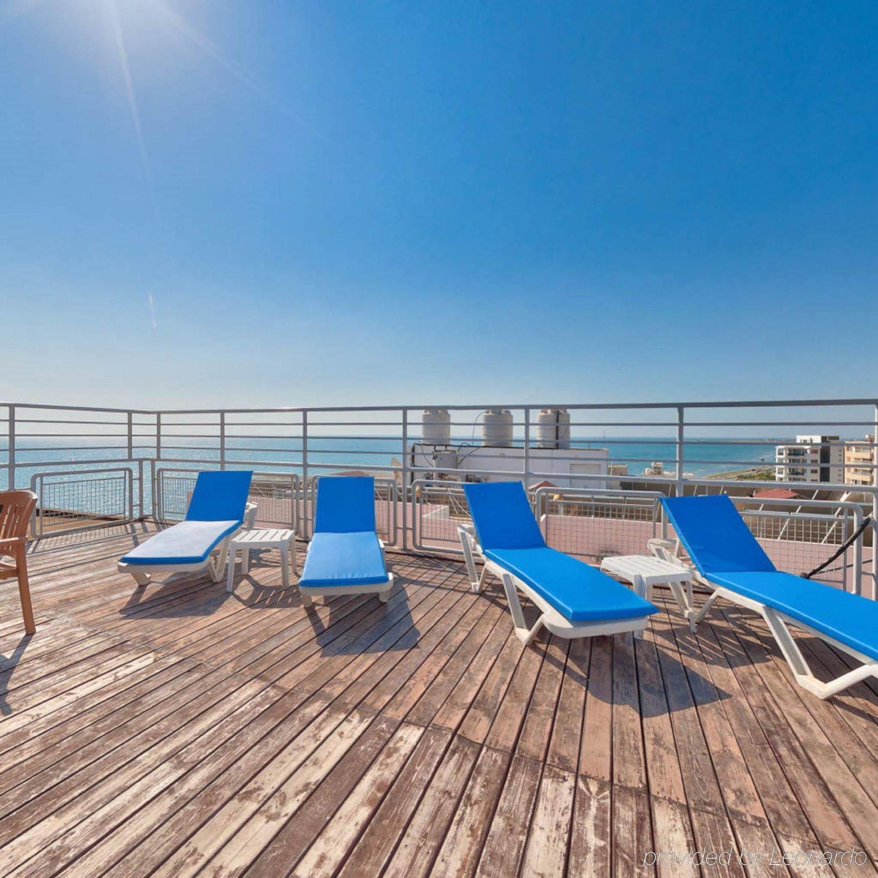 Mackenzie Beach Hotel Larnaca Extérieur photo