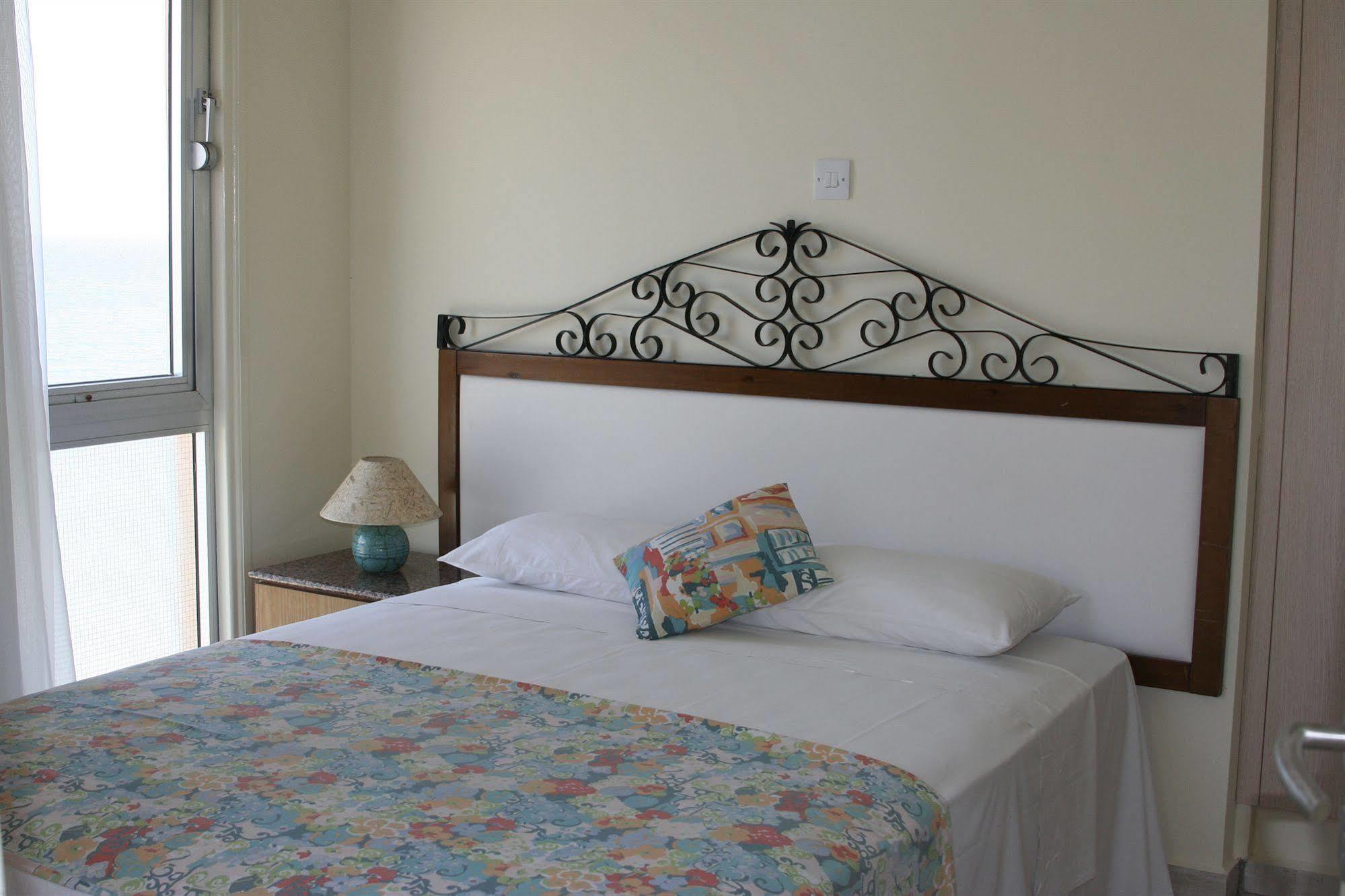 Mackenzie Beach Hotel Larnaca Extérieur photo