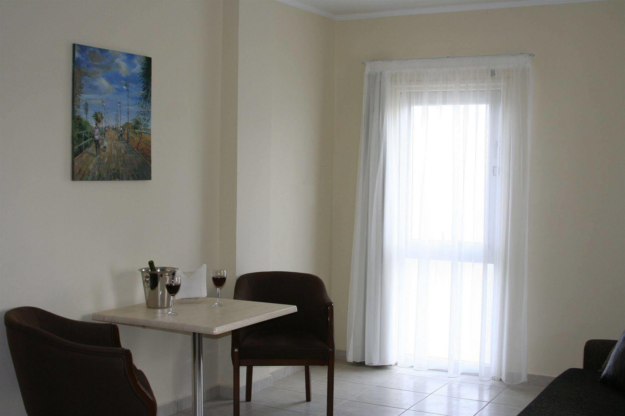 Mackenzie Beach Hotel Larnaca Chambre photo