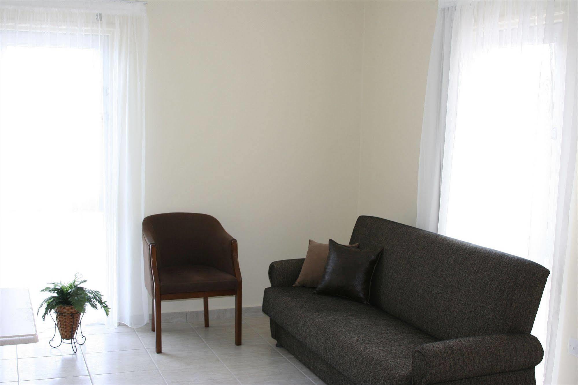 Mackenzie Beach Hotel Larnaca Chambre photo