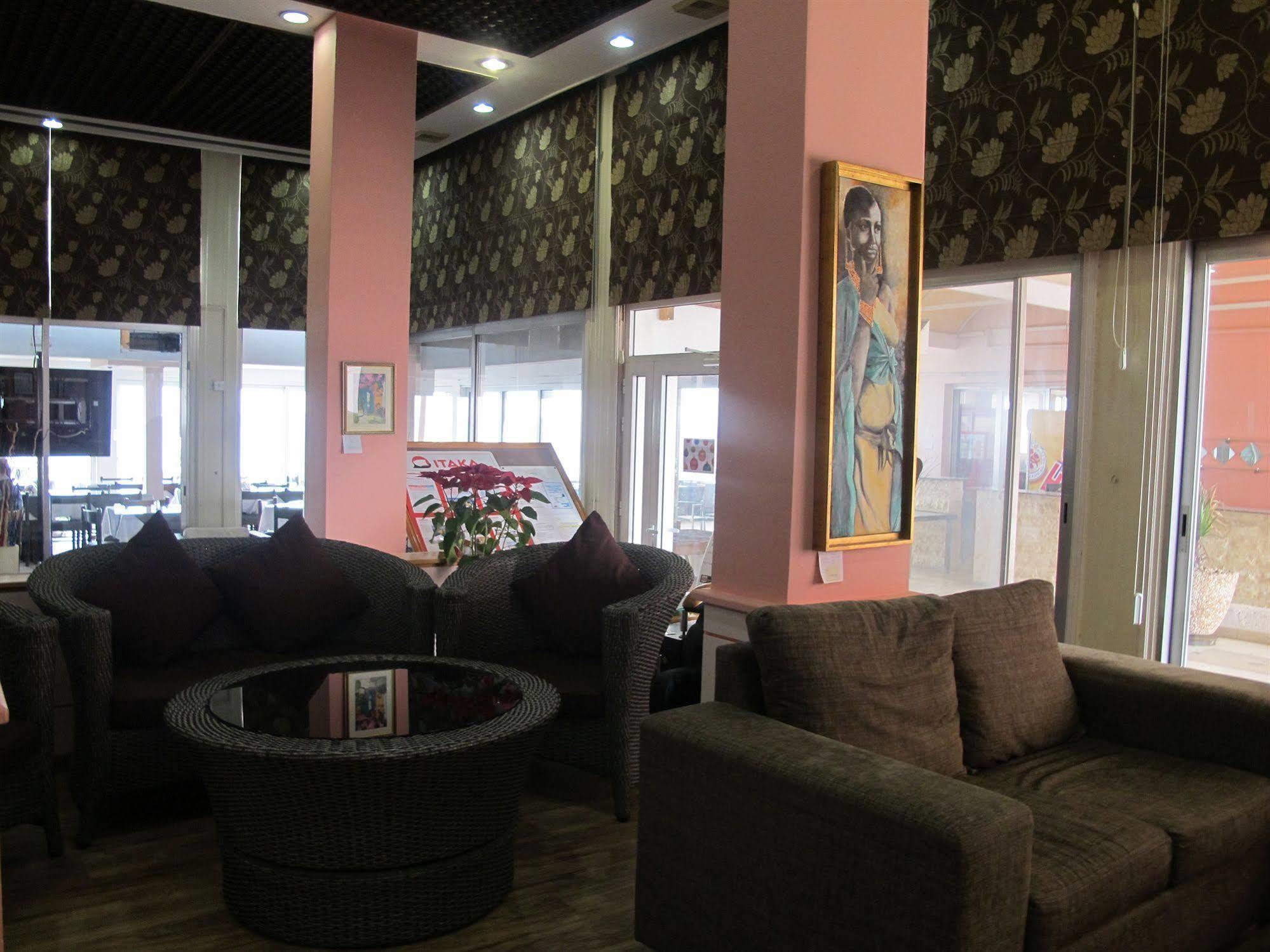 Mackenzie Beach Hotel Larnaca Extérieur photo