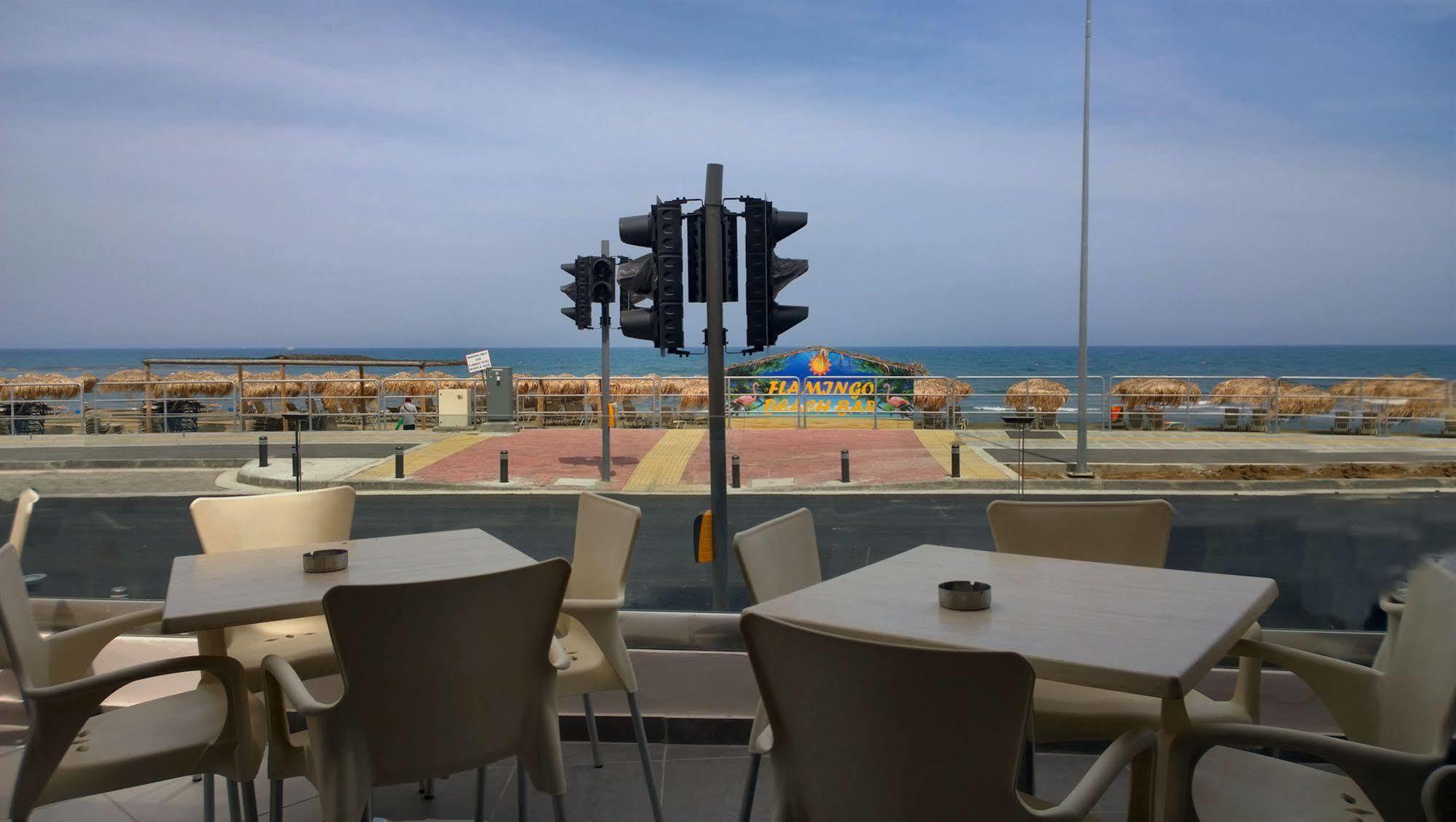 Mackenzie Beach Hotel Larnaca Extérieur photo