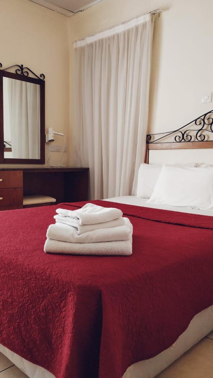 Mackenzie Beach Hotel Larnaca Extérieur photo