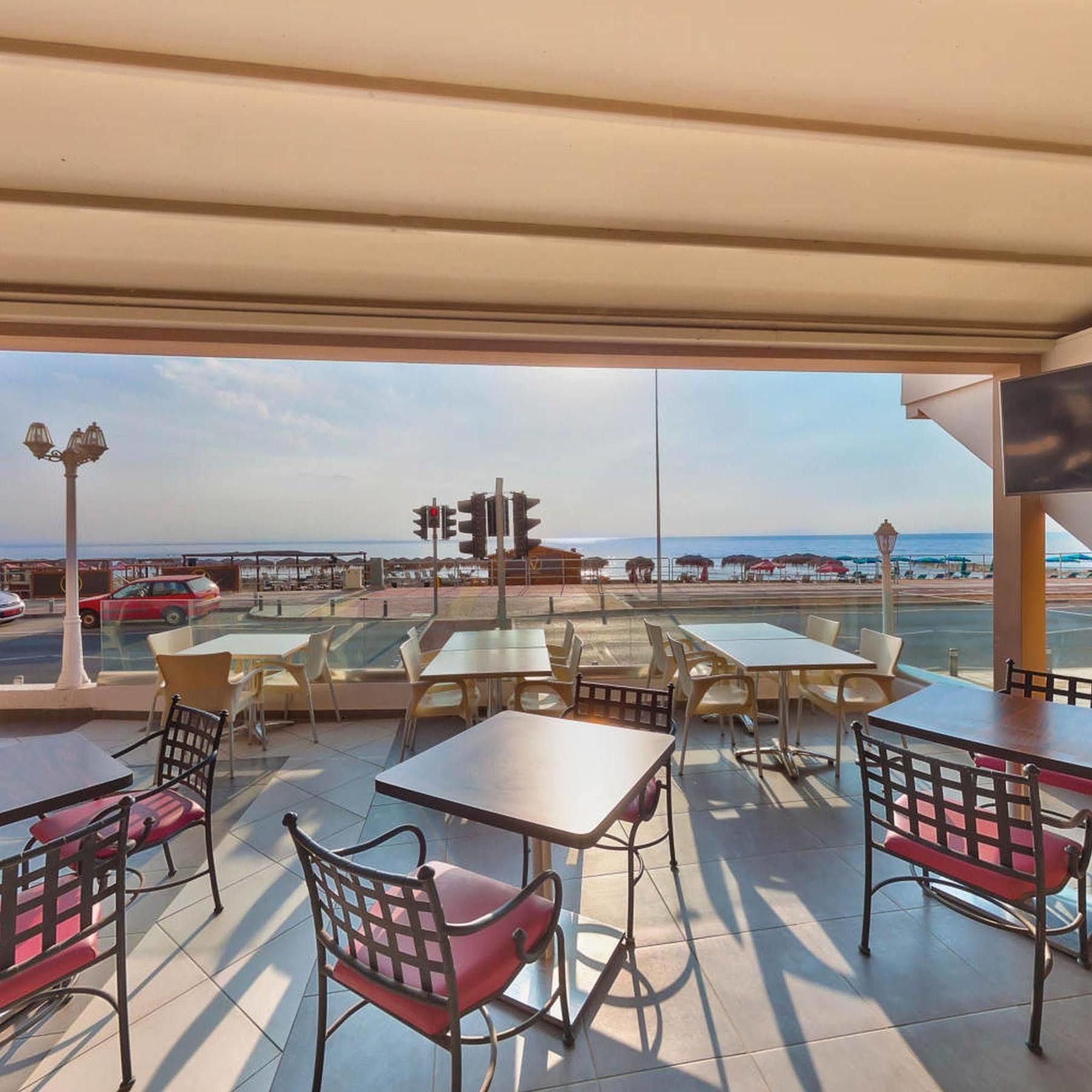 Mackenzie Beach Hotel Larnaca Extérieur photo