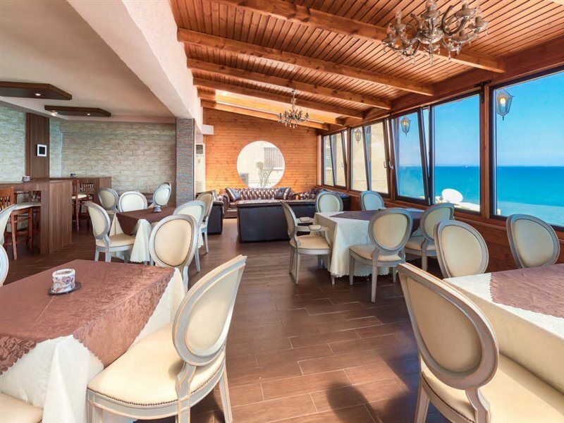Mackenzie Beach Hotel Larnaca Extérieur photo