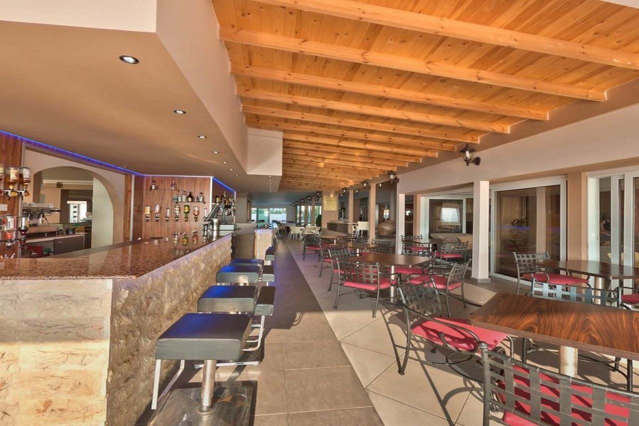 Mackenzie Beach Hotel Larnaca Extérieur photo